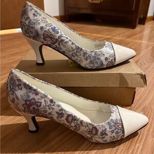 Bellini women’s size 11 floral high heels NEW
